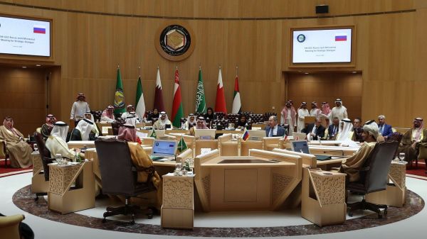 "الوزاري الخليجي" يدعو الأمم المتحدة إلى اتخاذ موقف حازم تجاه استمرار تهريب السلاح الإيراني إلى موانئ الحديدة  