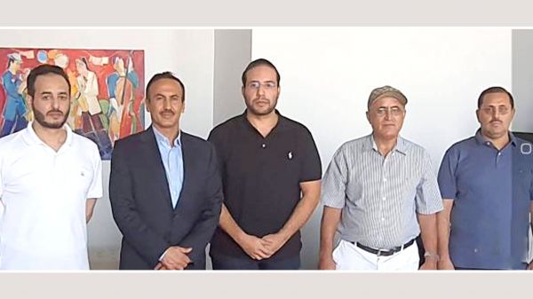 أحمد علي عبدالله صالح يقدم واجب العزاء في وفاة فقيد الوطن الاستاذ عبدالقادر باجمال