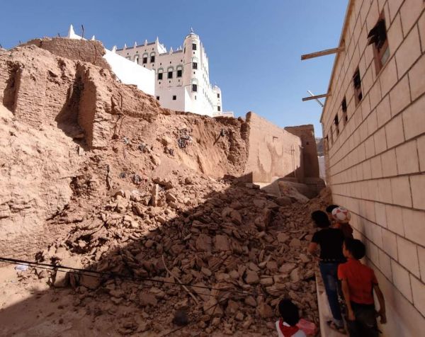 حضرموت.. انهيار أجزاء من سور قصر السلطان الكثيري 