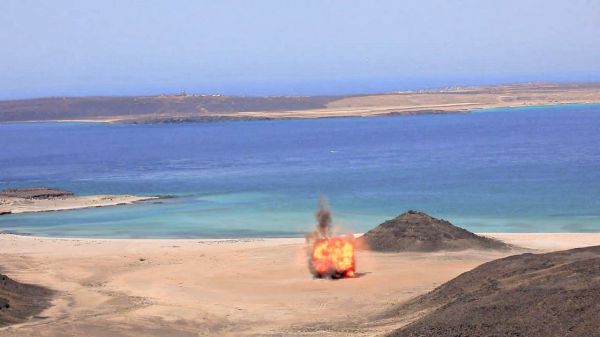 هي الـ 28 للمشروع بالساحل الغربي.. "مسام" ينفذ عملية تفجير ألغام حوثية في باب المندب