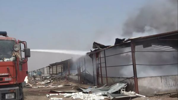السلطة المحلية بالخوخة تدين الاعتداء الإرهابي الحوثي على ميناء المخا