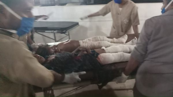 مصادر طبية: ضحايا اللغم الحوثي كانوا عائدين من حفلة عرس في قرية قطابا بمديرية الخوخة إلى منازلهم في قرية الحيمة التابعة لمديرية التحيتا جنوب الحديدة( صور أولية )