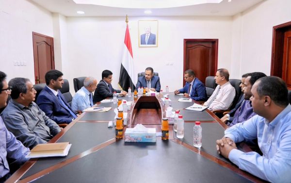 رئيس الوزراء يناقش خطط الاستثمار في النفط والمعادن 
