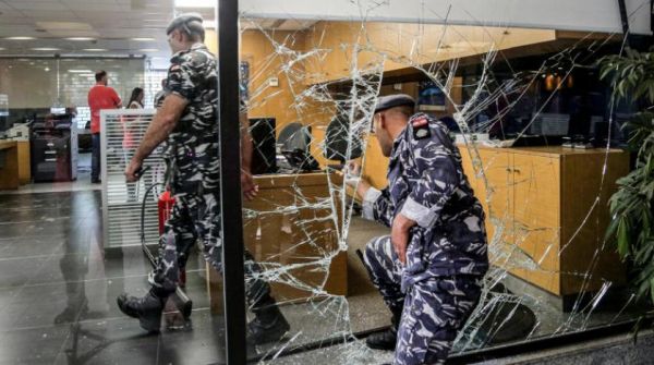 اقتحام مصرفين في بيروت وعاليه للحصول على ودائع محتجَزة