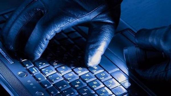 قراصنة إيرانييون يسرقون وثائق حساسة من بريطانيا