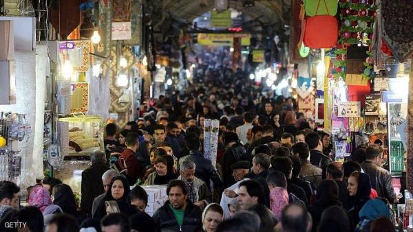 "بلومبيرغ: آلاف الإيرانيين يفقدون المساعدات الحكومية