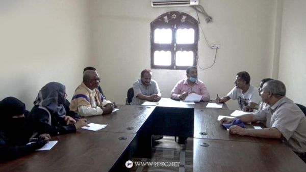 مناقشة الاستعدادات لإحياء احتفالات أعياد الثورة اليمنية في المخا