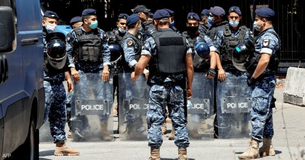 ضبط شحنة من "نترات الأمونيوم" في لبنان.. ووزير الداخلية يرفض "كشف الأسماء"