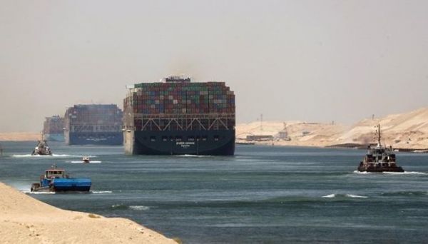 مصر تتوقع 700 مليون دولار إيرادات إضافية سنويا بعد رفع رسوم عبور قناة السويس