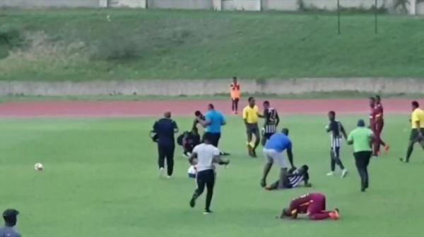 صاعقة برق تصيب لاعبَي كرة قدم في منتصف مباراة بجامايكا