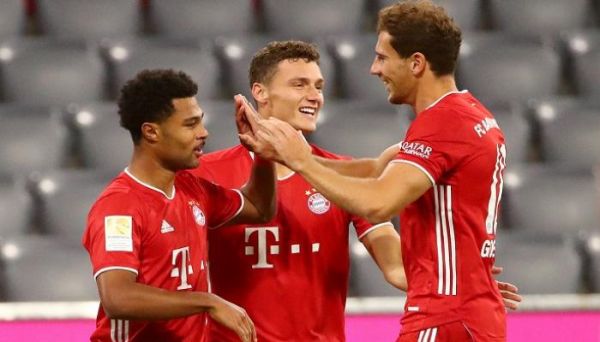 بايرن ميونيخ يدهس شالكه بثمانية جديدة في افتتاح الدوري الألماني