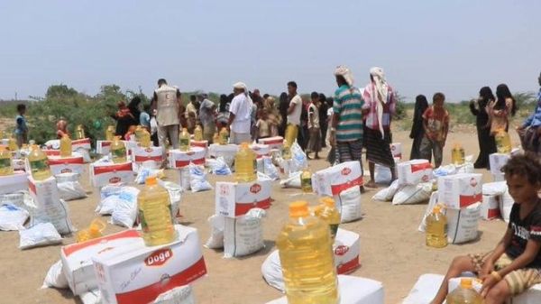 25 طنا من المساعدات الإماراتية للنازحين في مخيم "العليلي" جنوب الحديدة