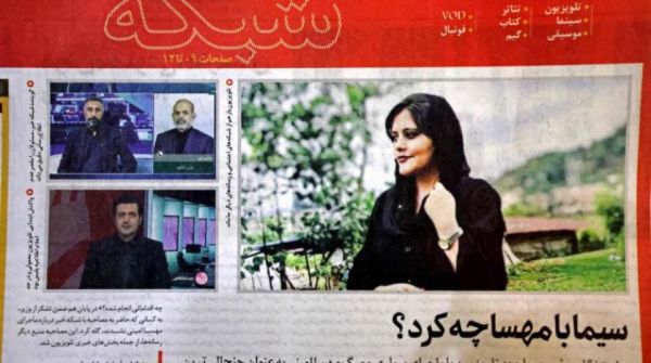 إيرانيات يقصصن شعورهن احتجاجاً على مقتل أميني