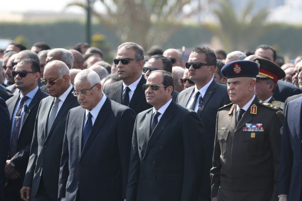 السيسي يتقدم الجنازة العسكرية للمشير طنطاوي 