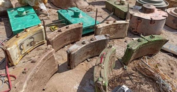 بينها عبوات بكاميرات حرارية..هندسية المشتركة تفكك شبكات ألغام حوثية في حيس