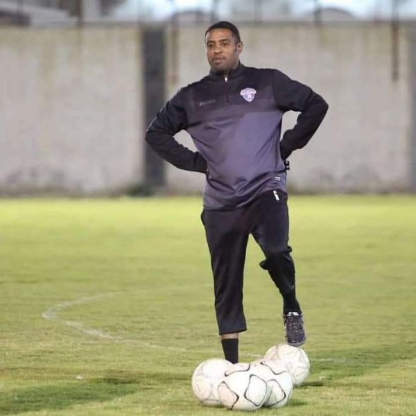 تكليف الزريقي لتشكيل المنتخب الأول لكرة القدم