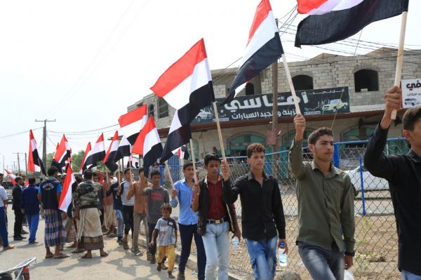 دلالات الاحتفاء الشعبي.. استشعار بالخطر وارتباط وجداني بأهداف 26 سبتمبر (تقرير)