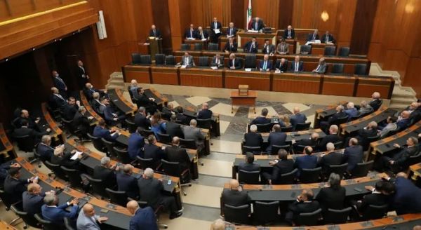 برلمان لبنان يخفق في اختيار رئيس جديد للبلاد