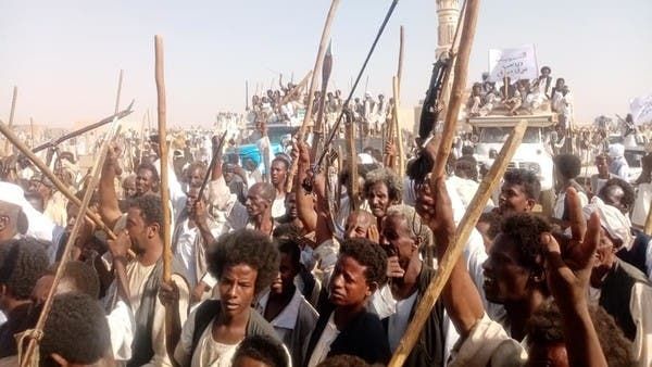 قبل انتهاء المهلة.. معتصمو شرق السودان يدخلون مساعدات