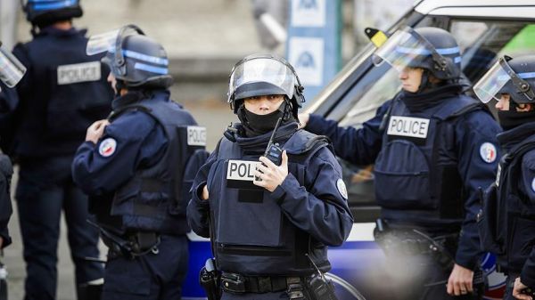 فرنسا.. تلاحق 30 شخصا بتهمة تمويل الإرهاب إلكترونيا