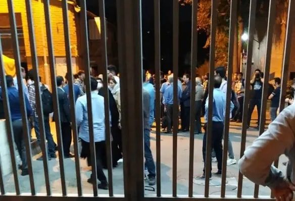 انتفاضة إيران: إضراب متواصل.. وانتهاكات حقوقية.. وطلاب محاصرون داخل أسوار الجامعة