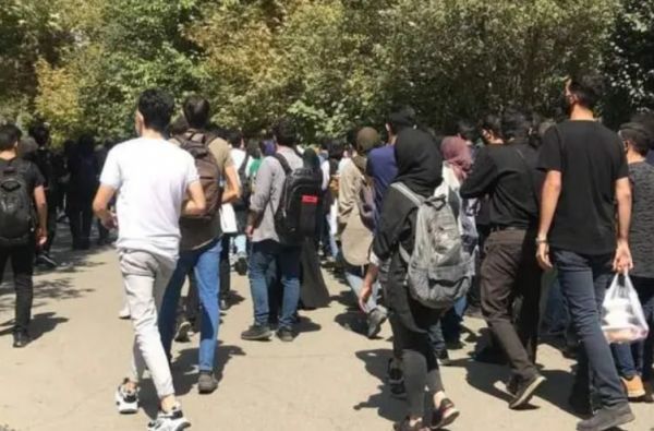 المجلس التنسيقي لنقابات المعلمين الإيرانيين يدعو الطلاب إلى الإضراب عن الدراسة