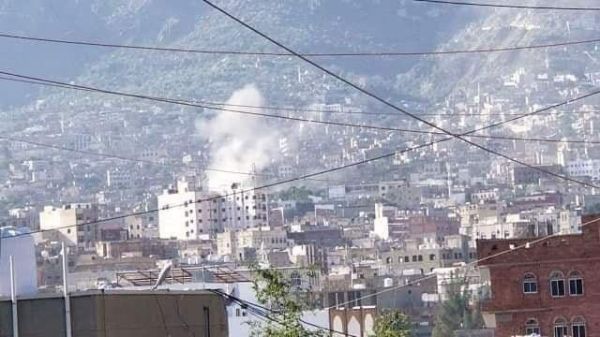 الحوثيون يمطرون مدينة تعز بـ72 قذيفة في أول يوم دراسي