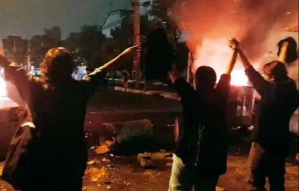 البيت الأبيض: سنفرض عقوبات شديدة على مرتكبي العنف ضد المتظاهرين الإيرانيين