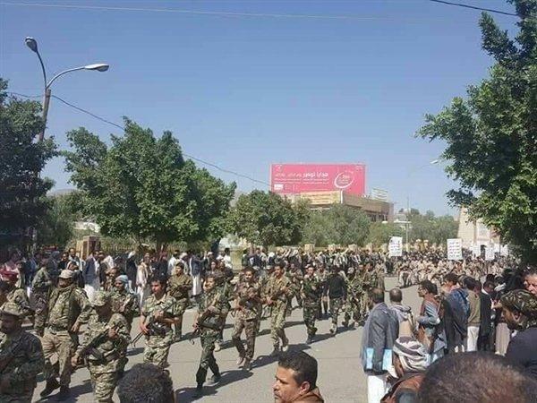 «رويترز»: الحوثيون يعترفون باعتقالات طالت العديد من المحتجين على سياسة التجويع
