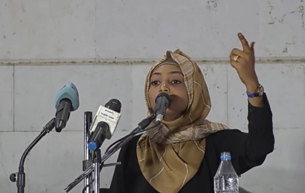 فيديو| نسرين الأبرش.. صوتُ قصيدٍ ثوري في بواكر صِبَاه صدحت بداياته من المخا