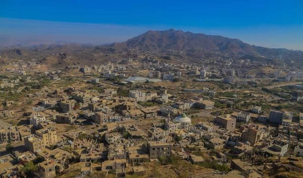 تعز.. إصابة مدني أمام منزله برصاص قناص مليشيا الحوثي