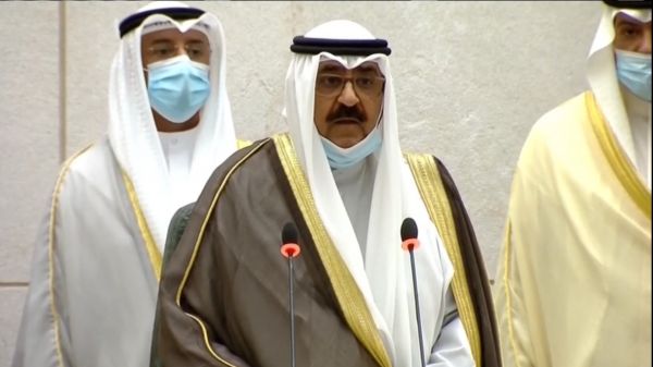 ولي عهد الكويت يؤدي اليمين الدستورية ويؤكد أن بلاده باقية على التزاماتها 