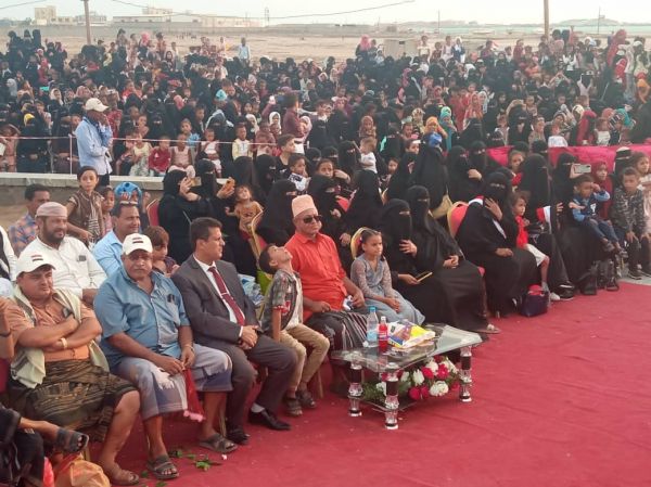 إبداعات متواصلة وحضور مميز لزهرات مدارس الزوكا والأنوار والأجيال في مسرح "بندر المخا"