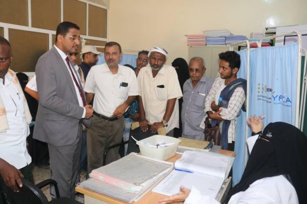 الوكيل القديمي يتفقد مرافق صحية وتعليمية في حيس