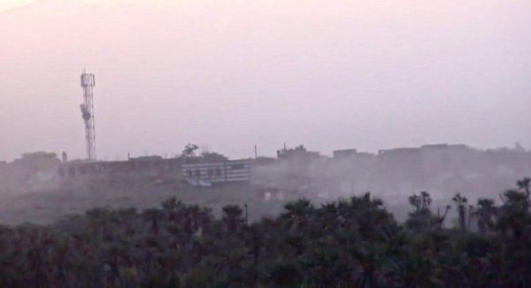لتعويض خسائرها.. قيادات حوثية تجبر سكاناً في صليف الحديدة على القتال بالدريهمي