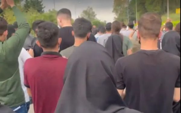 انتفاضة إيران.. المتظاهرون يجوبون الشوارع بمشاركة واسعة من طلاب الجامعات