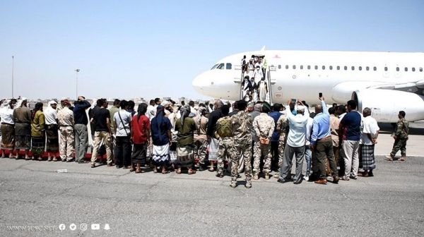 صور| وصول أبطال القوات المشتركة المحررين من سجون مليشيا الحوثي إلى عدن