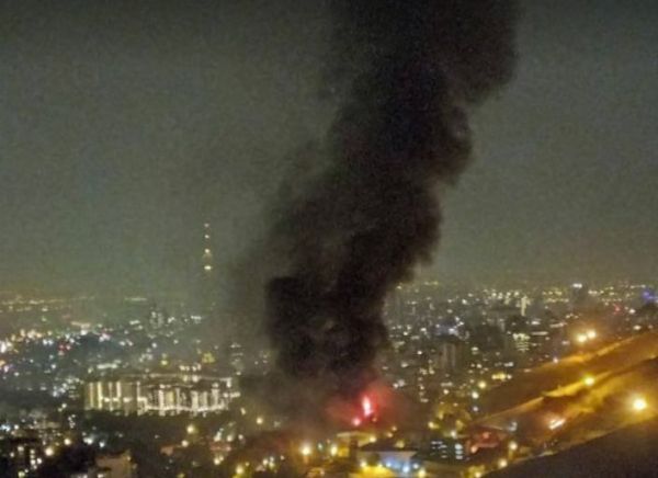 وفاة 4 سجناء وإصابة 61 في حريق سجن إيفين بطهران