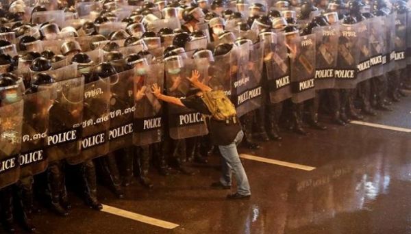 لليوم الثالث.. مظاهرات تايلاند تتحدى"الطوارئ"