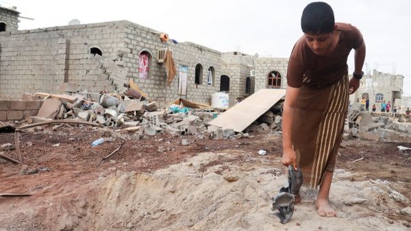 اسوشيتدبرس عن عمال إغاثة أمميين: الحوثيون منعوا وصول المساعدات إلى العبدية وإخراج الجرحى والمرضى