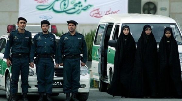 الاتحاد الأوروبي يفرض عقوبات على "شرطة الأخلاق" الإيرانية