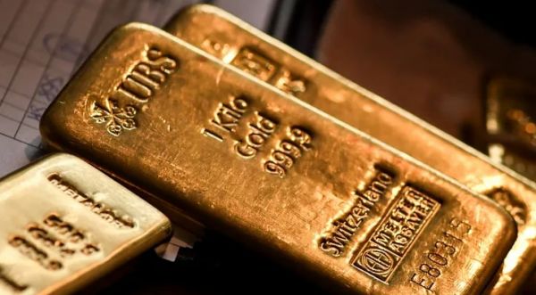الذهب يتراجع بأكثر من 1 بالمئة مع صعود الدولار