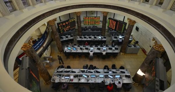 بورصة مصر تقفز 4.3 بالمئة بأسبوع مع اقتراب اتفاق صندوق النقد