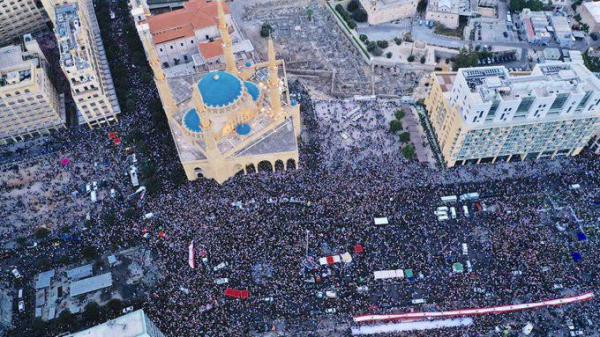 استمرار التظاهرات في لبنان رغم "الإغراءات" الاقتصادية 