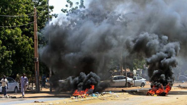 السودان.. مظاهرة بالخرطوم والشرطة تفرق المحتجين بالغاز المسيل للدموع