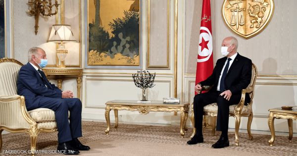 الرئيس التونسي يرفض "كل أشكال الوصاية أو التدخل بشؤون بلاده"