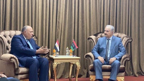 شكري يلتقي حفتر ويؤكد دعم مصر الكامل لأمن واستقرار ليبيا