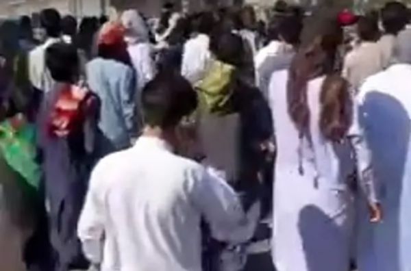 انتفاضة إيران.. هتافات "الموت للديكتاتور الموت لخامنئي" تتعالى في شوارع زاهدان