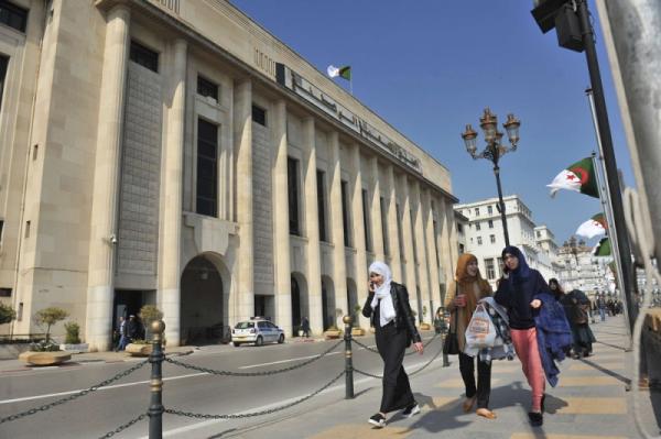 صحيفة: أزمة البرلمان الجزائري تفتح الباب على سيناريوهات مختلفة