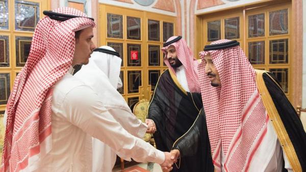 الملك سلمان وولي العهد يستقبلان عائلة خاشقجي